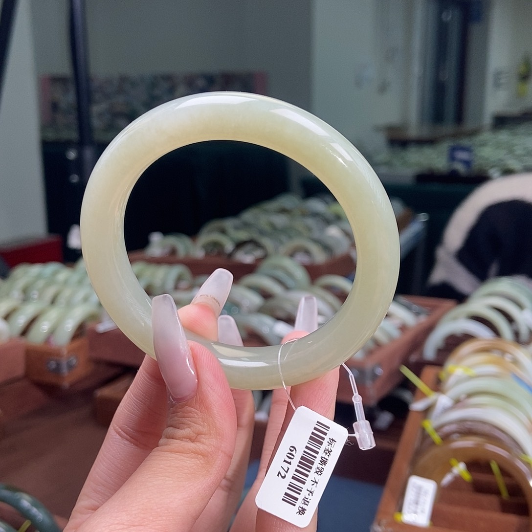 和田玉手镯未镶嵌56