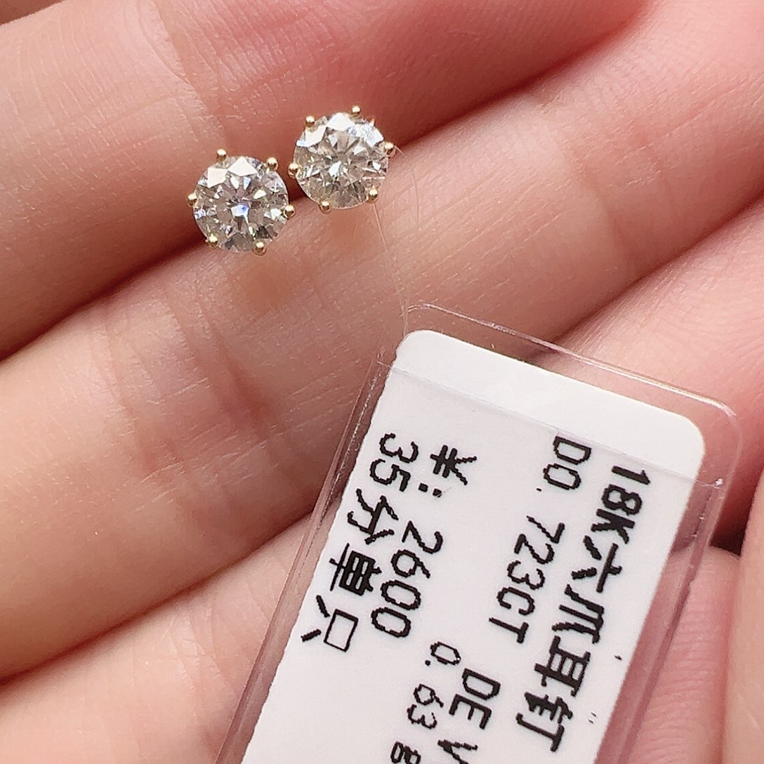 套链实验室培育钻石18K金镶嵌单颗35分，一对六爪耳钉k黄