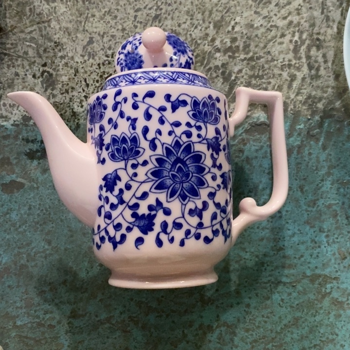摆件陶红稀土青花缠枝莲高茶壶