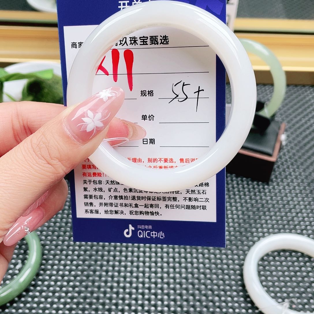 和田玉未镶嵌手镯萤**0