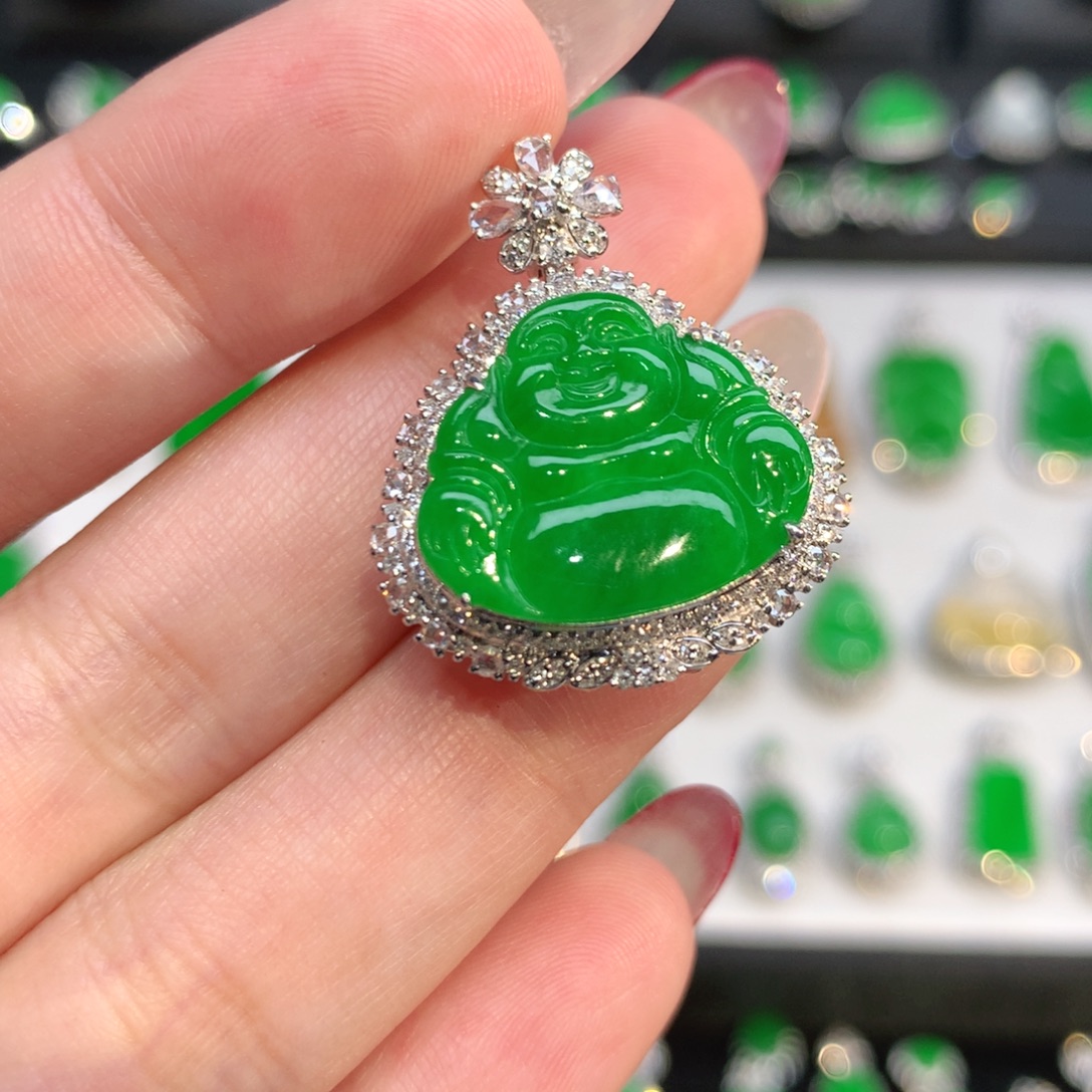 翡翠18K金镶嵌颈饰