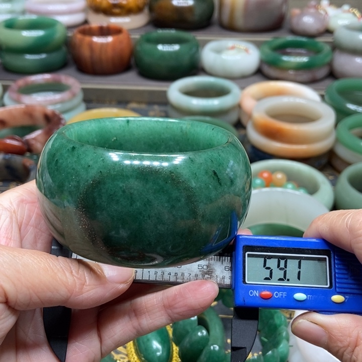 石英质玉手镯未镶嵌