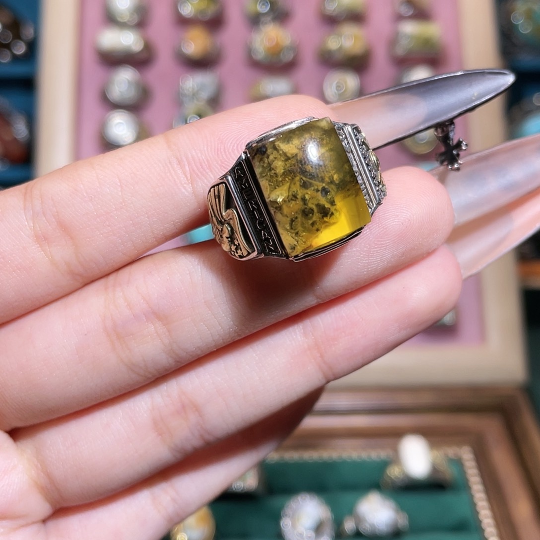 狐****琥珀银S925镶嵌戒指