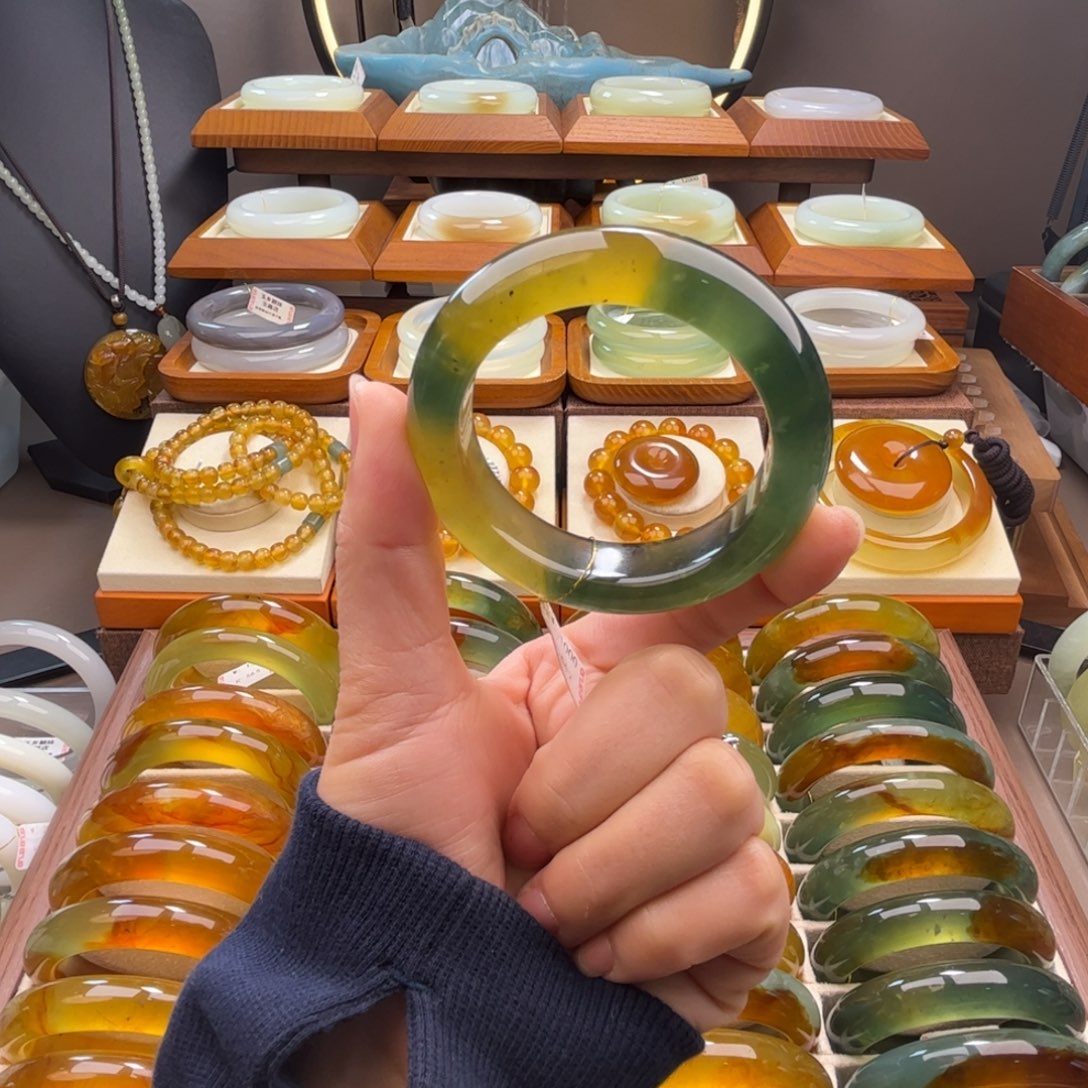 蛇纹石玉未镶嵌手镯54