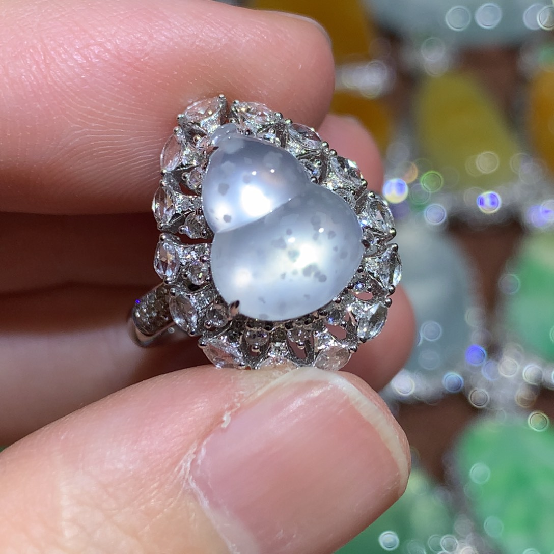 翡翠戒指18K金镶嵌戒指