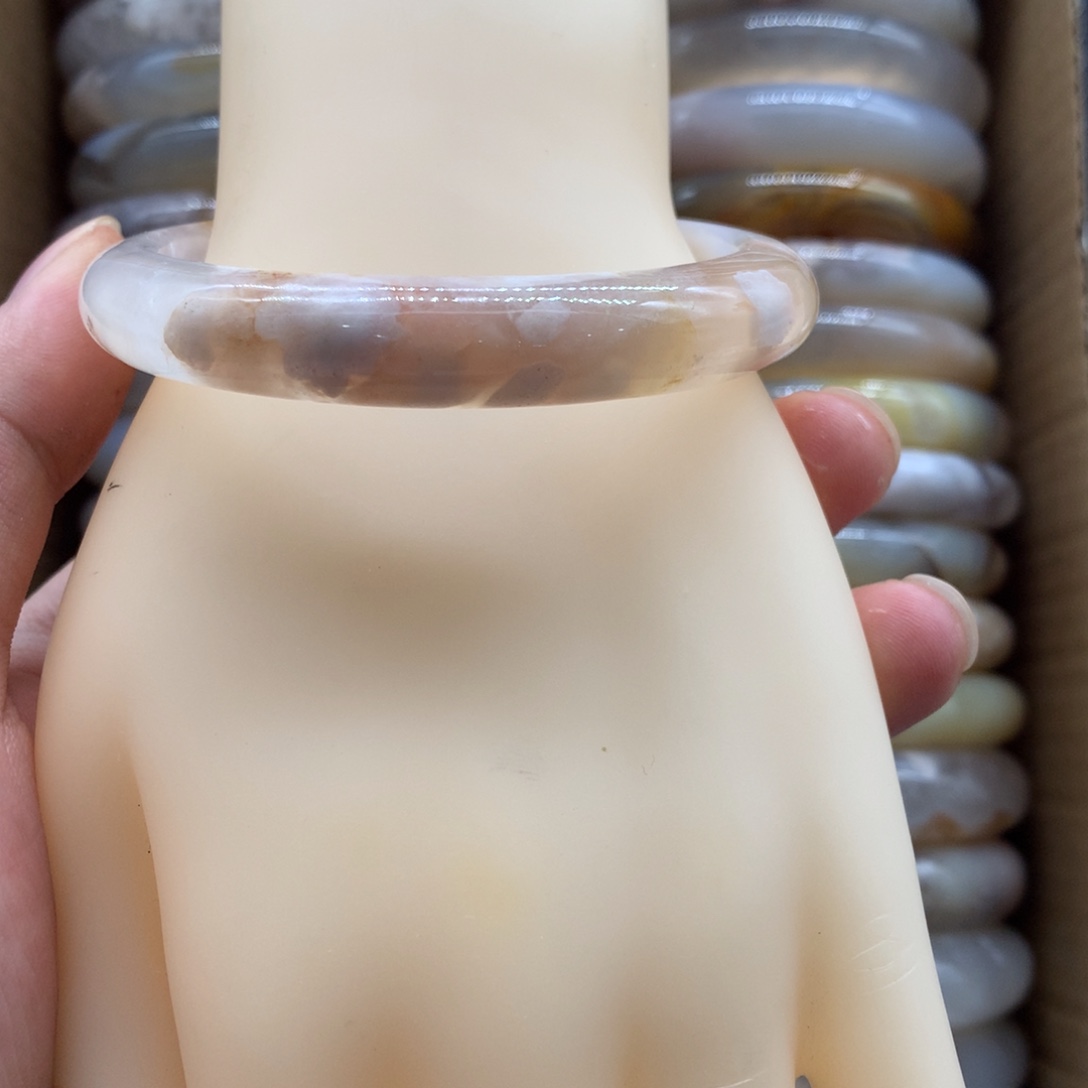 【闪购商品】玛瑙/玉髓手镯未镶嵌芜*！