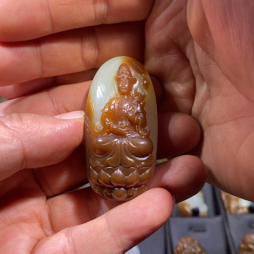 【闪购商品】和田玉牌子未镶嵌黑****?观音