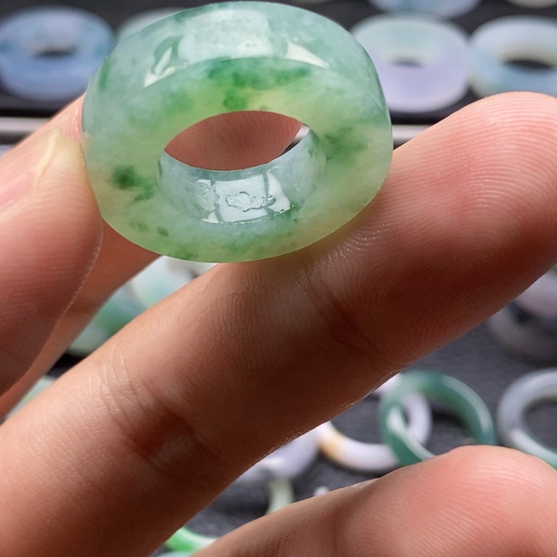 翡翠戒指未镶嵌阿*雯天然翡翠