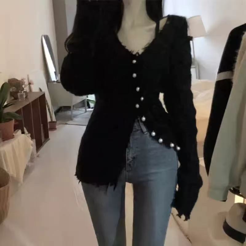 191新款女士百搭V领长袖洋气系扣针织开衫