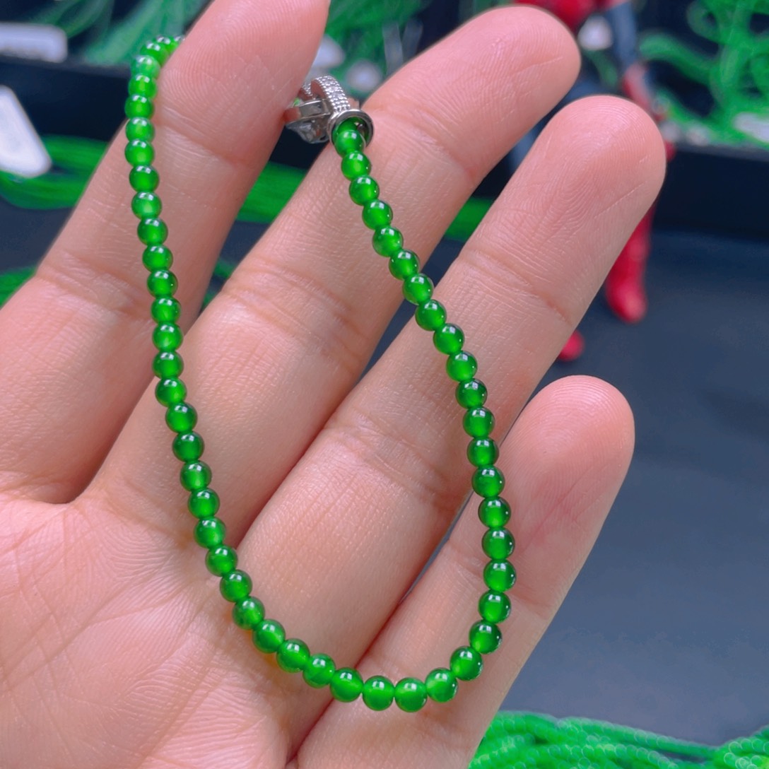 翡翠颈饰未镶嵌，