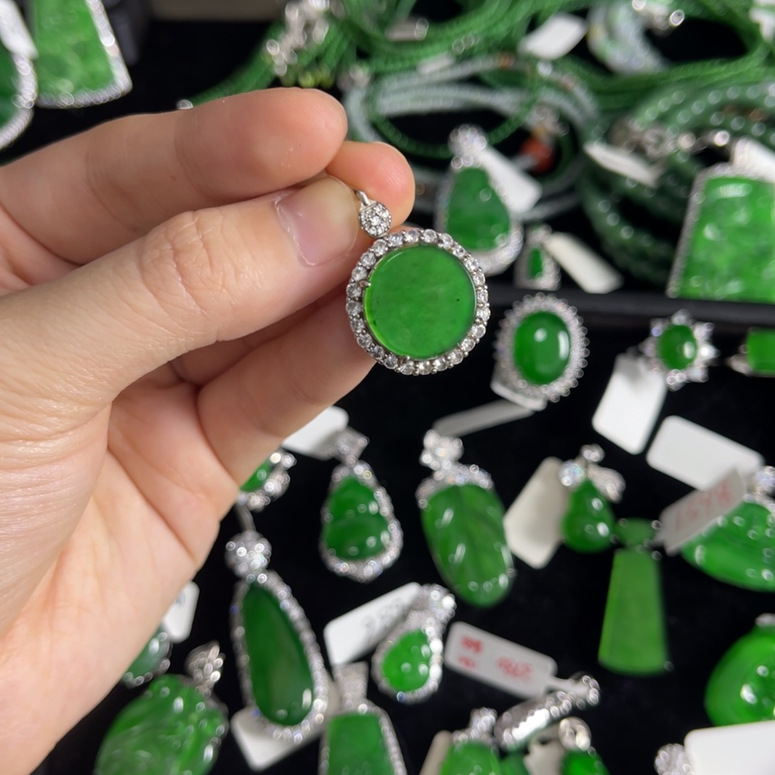 翡翠银S925镶嵌戒指圆牌吊坠