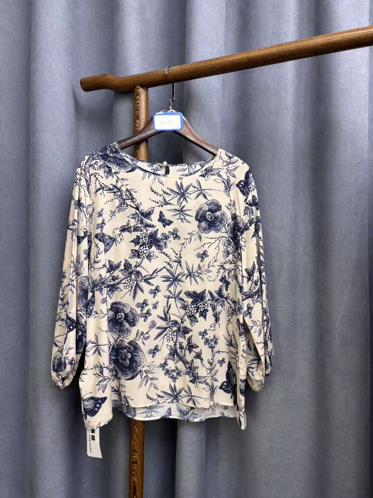 2025夏季新款休闲时尚圆领桑蚕丝双绉印花七分袖上衣女H3174