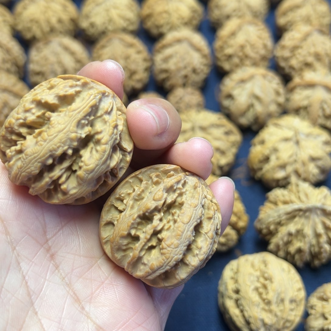 文玩核桃把件秦岭野生植物核桃