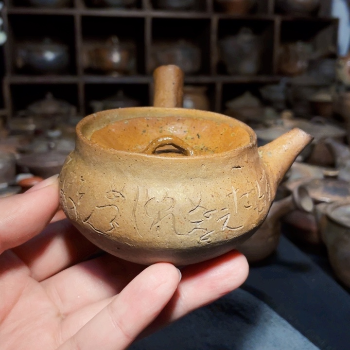 莲月本手的宝瓶里也