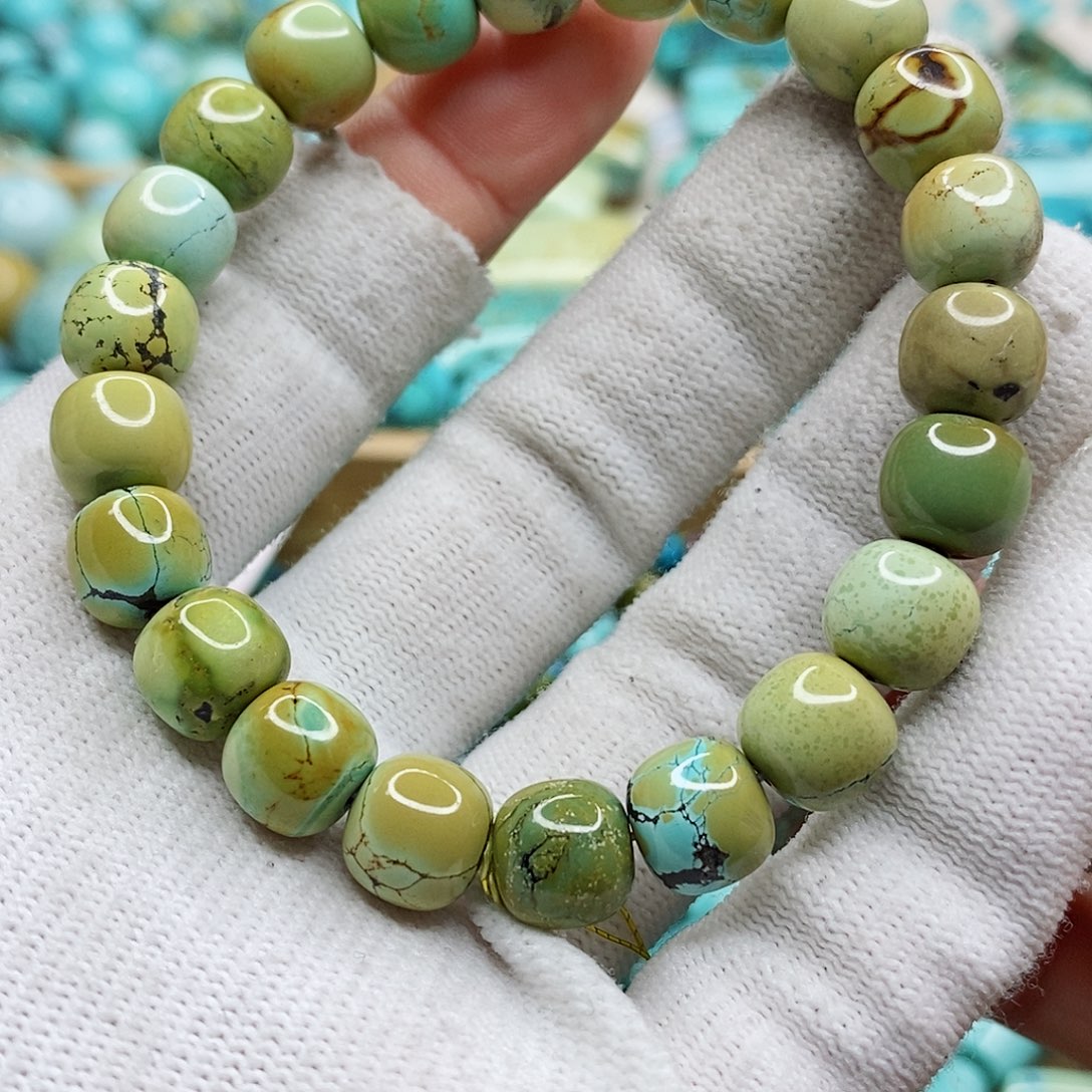 绿松石颈饰未镶嵌