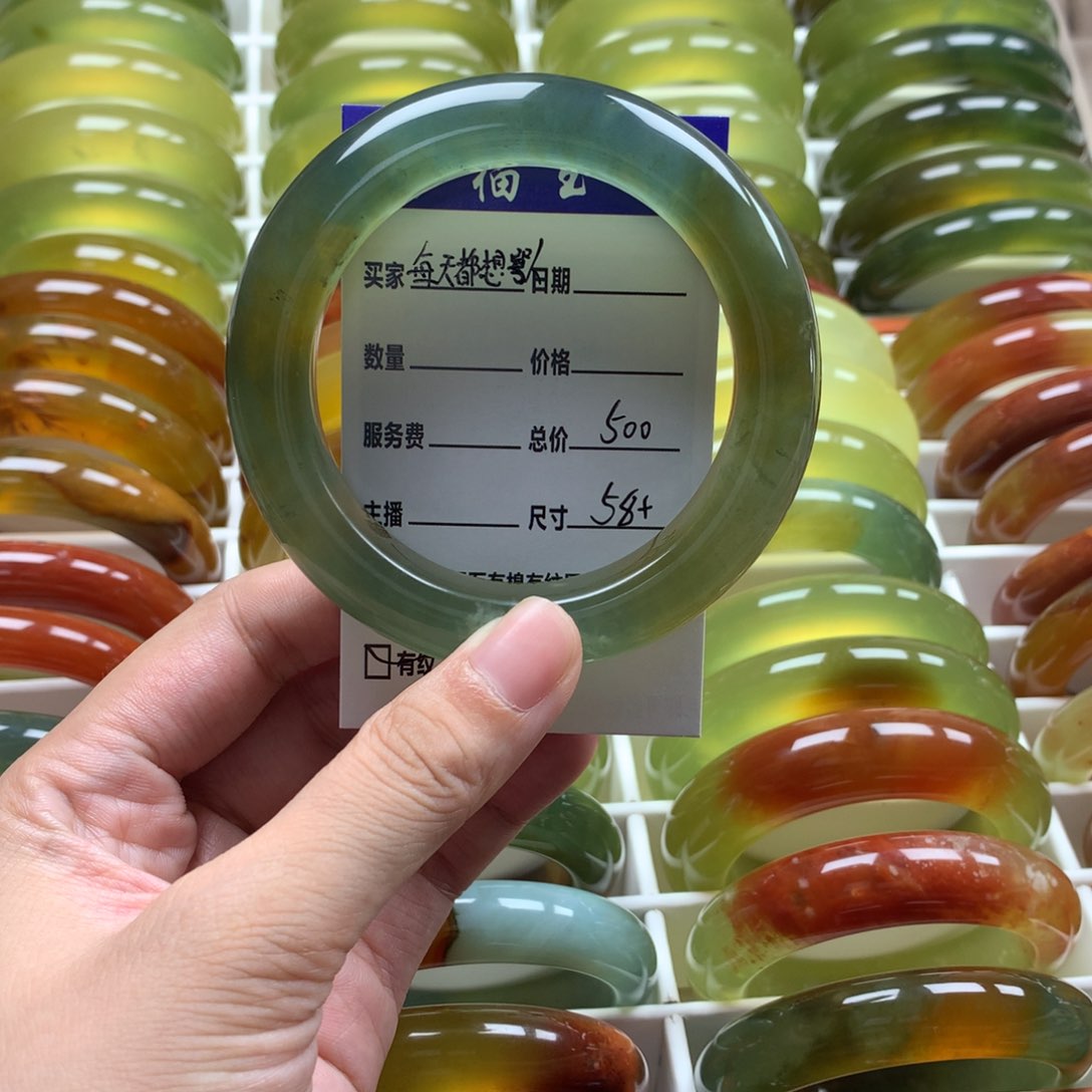 每***人蛇纹石玉未镶嵌手镯