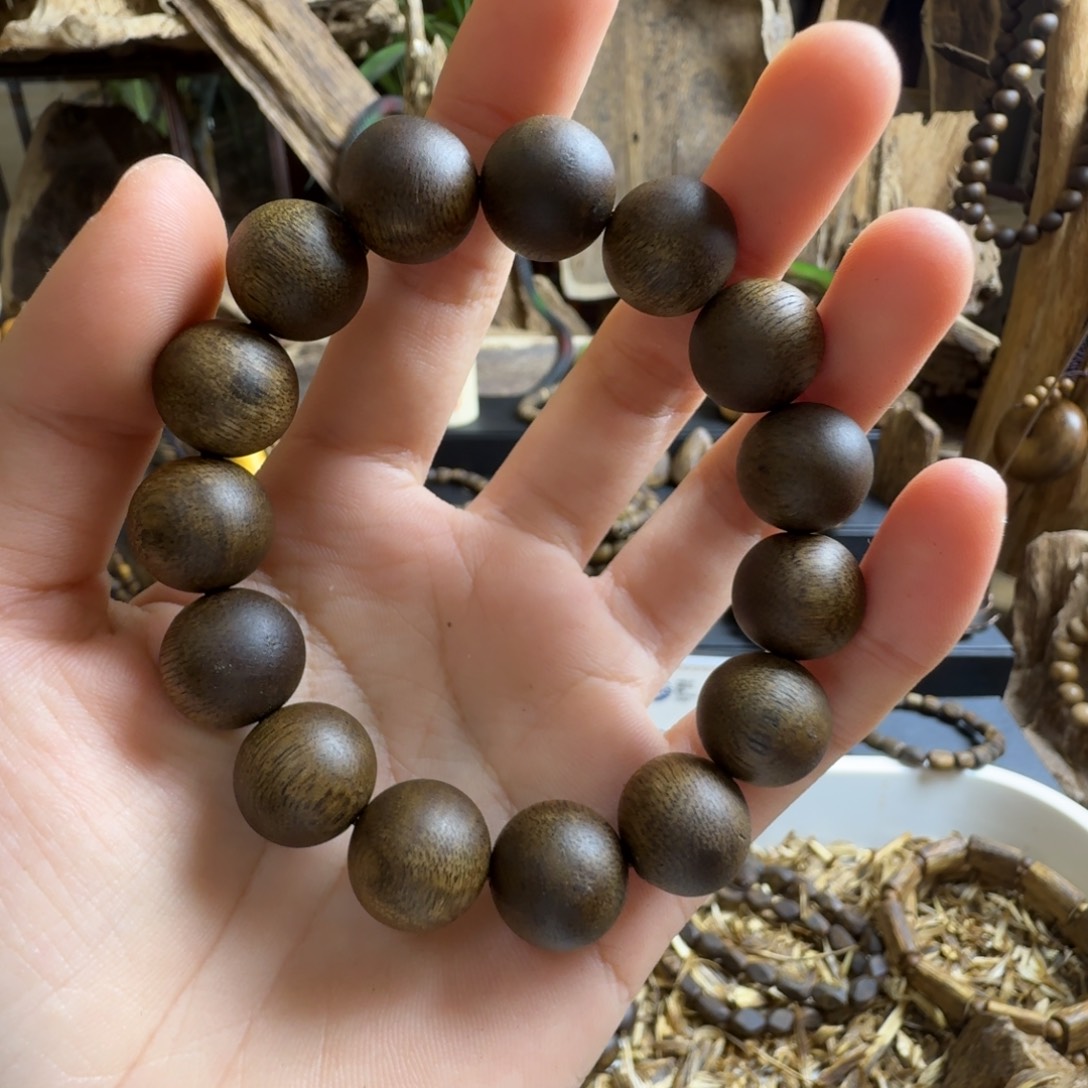 J***陳沉香沉香碎屑海南莺歌绿1.4大20克➕沉香碎屑多样性