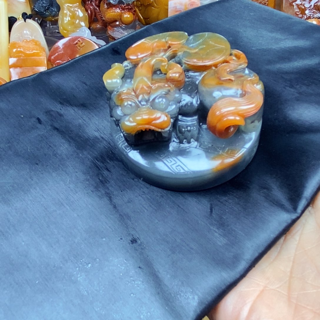 石英质玉（黄龙玉）颈饰未镶嵌