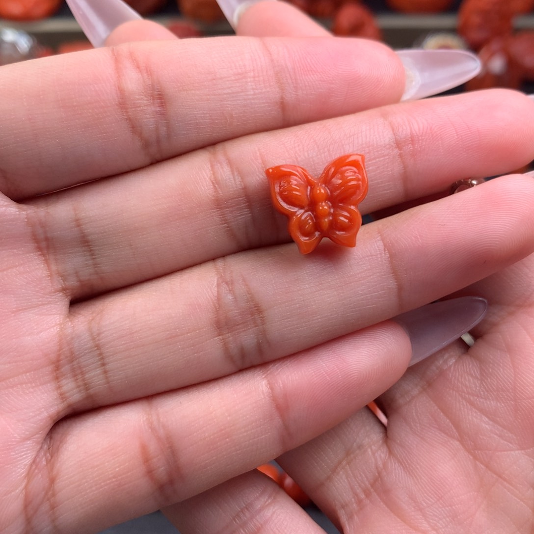 南红玛瑙精工雕刻蝴蝶未镶嵌