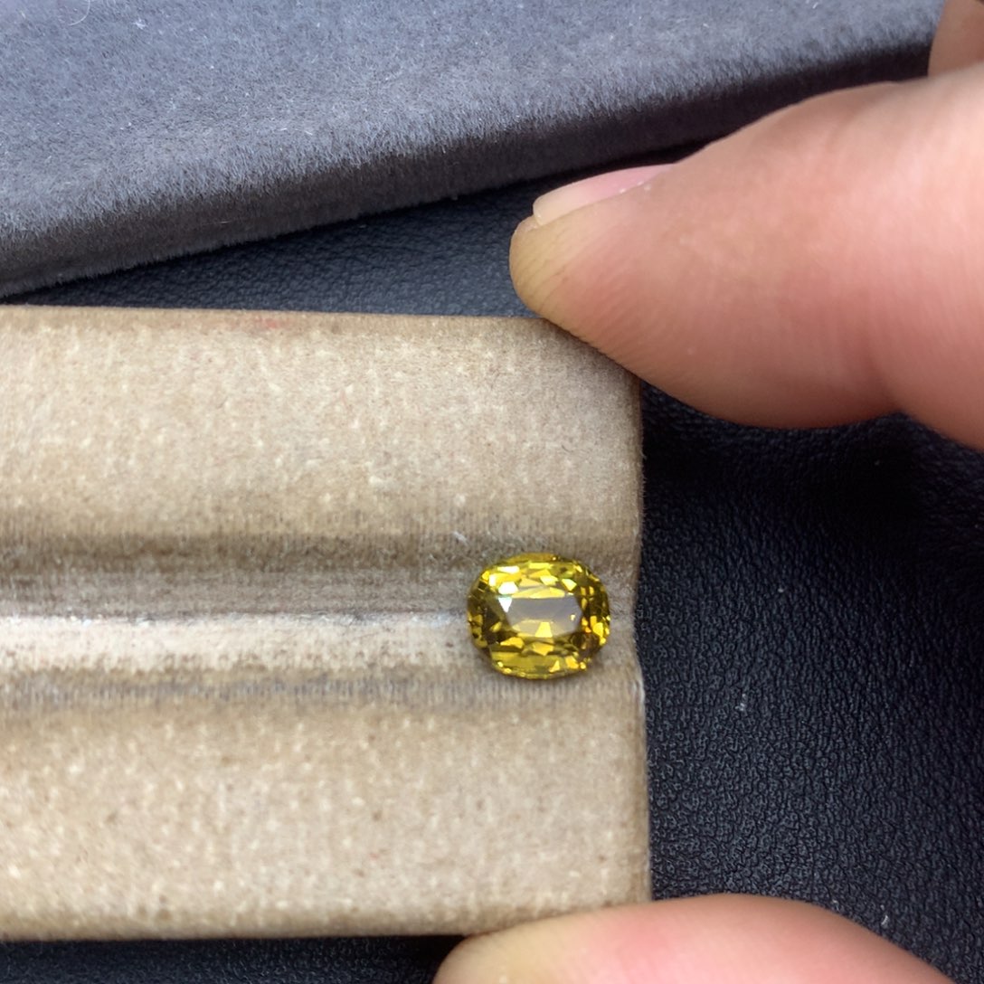 裸石金绿宝石2ct全净