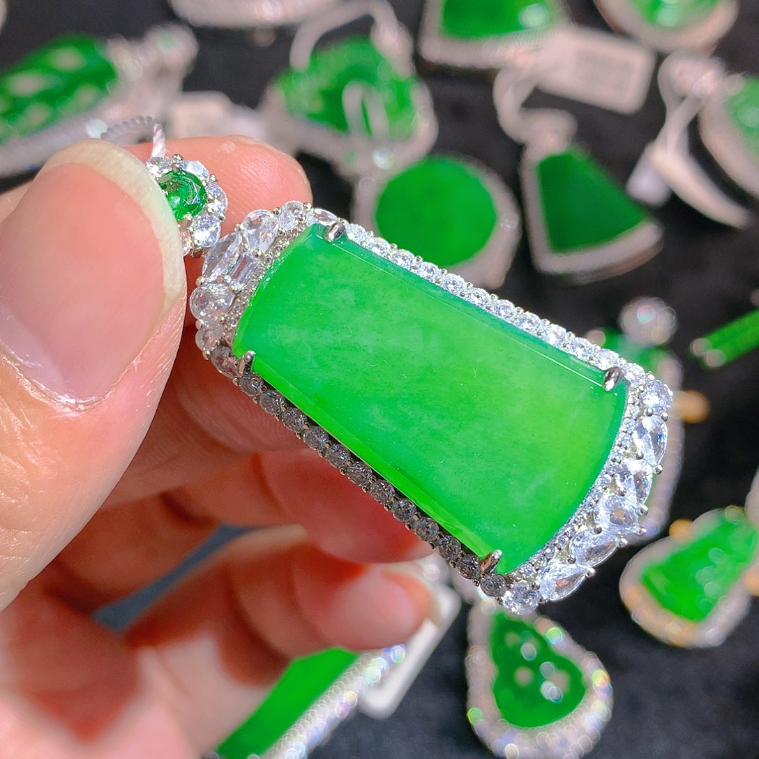 翡翠颈饰银S925镶嵌吊坠