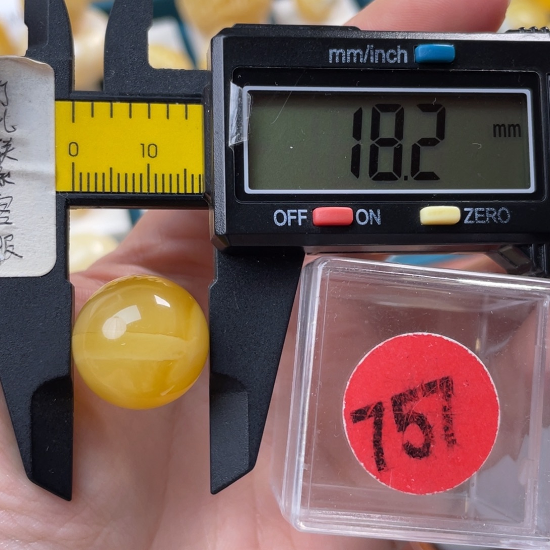 锁***歌蜜蜡未镶嵌珠宝奇石