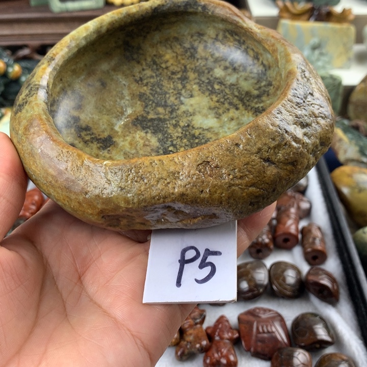 岫岩河磨玉（透闪石质玉）小摆件有瑕未镶嵌湄*