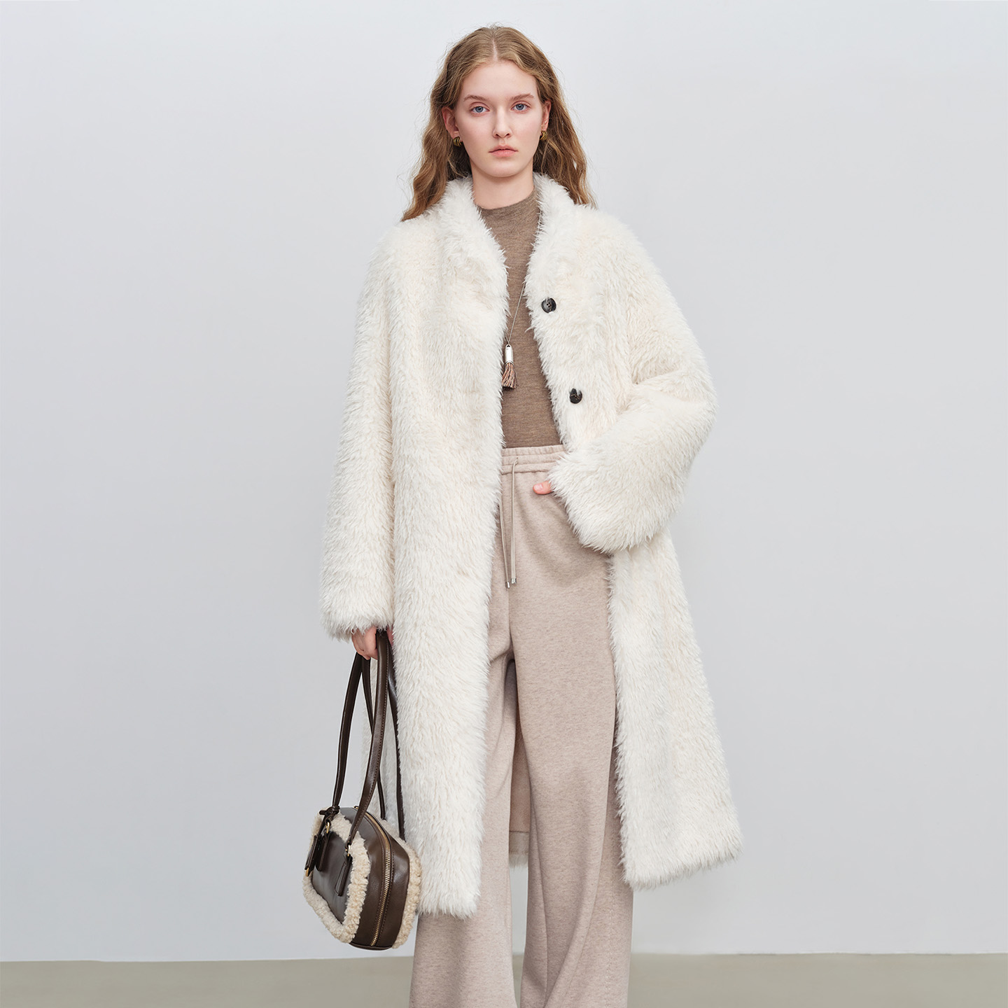 人造皮草 小个子白色仿皮草落肩袖小立领宽松中长款外套25ZQ94267