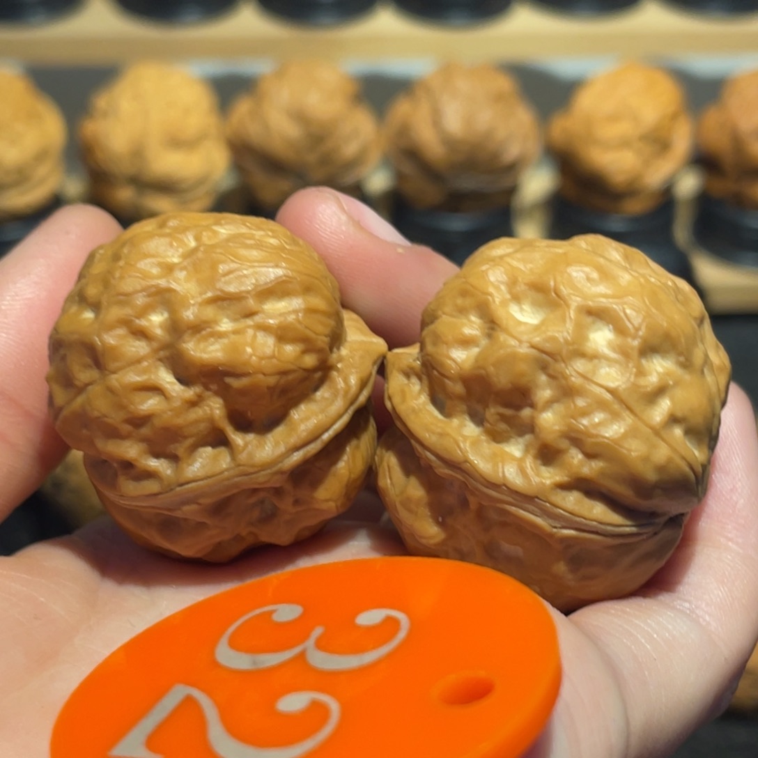 元宝金蟾王核桃34。    