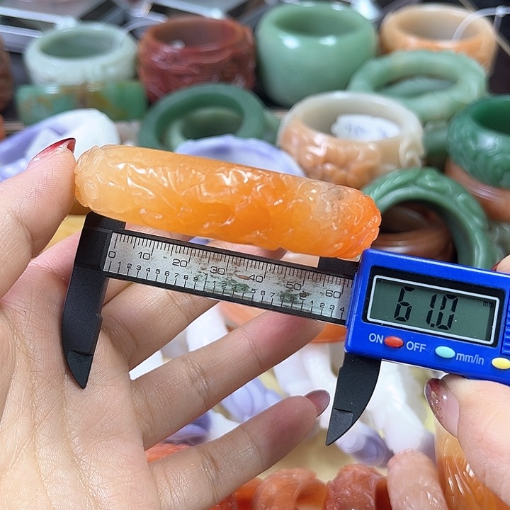 石英质玉手镯未镶嵌红****)