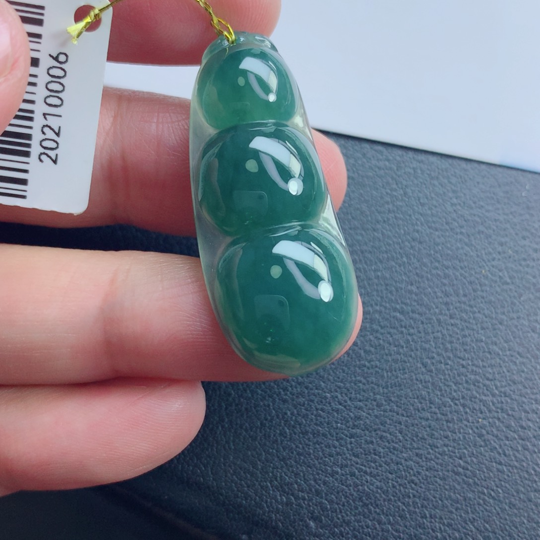 翡翠未镶嵌颈饰福豆