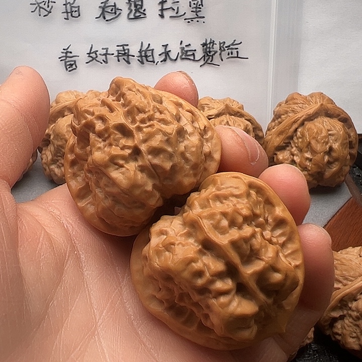 叾***。文玩核桃吊坠蛤蟆