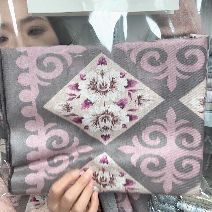 棉棉好看的民族风格围巾