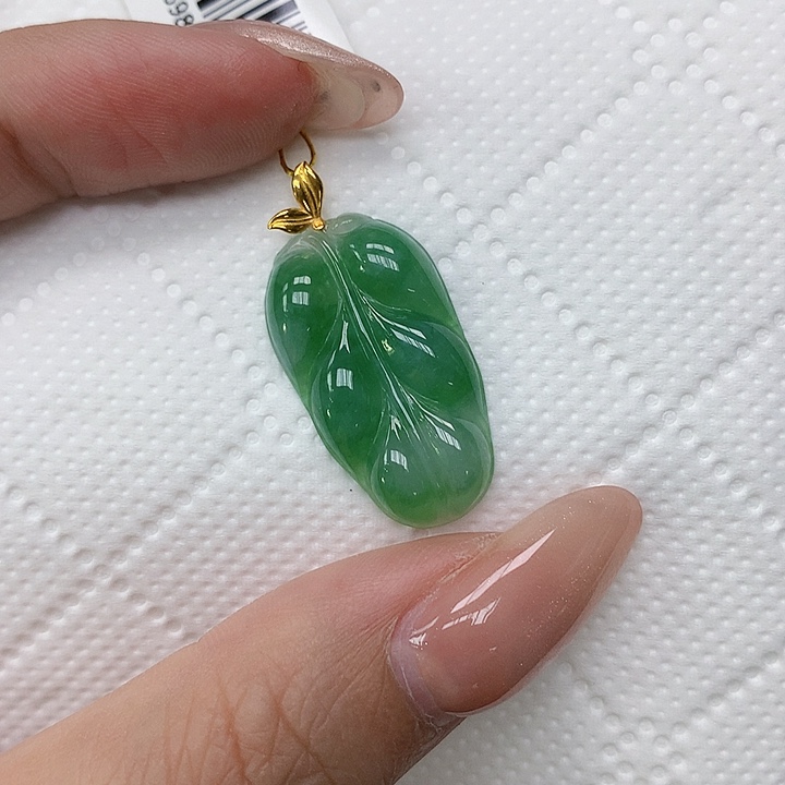 颈饰18K金镶嵌翡翠