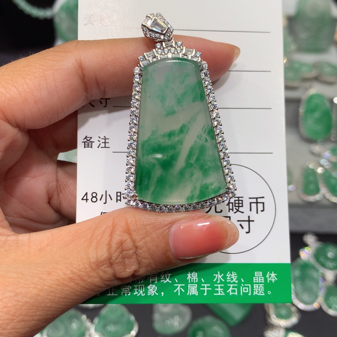 颈饰银S925镶嵌石英质玉（非洲翠）