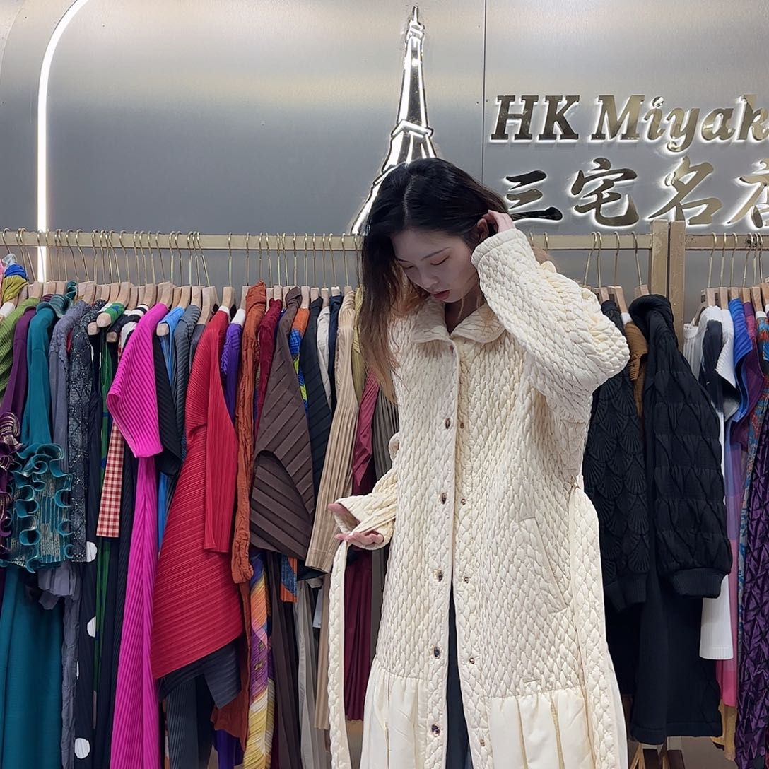 套头款杏色夹棉外套