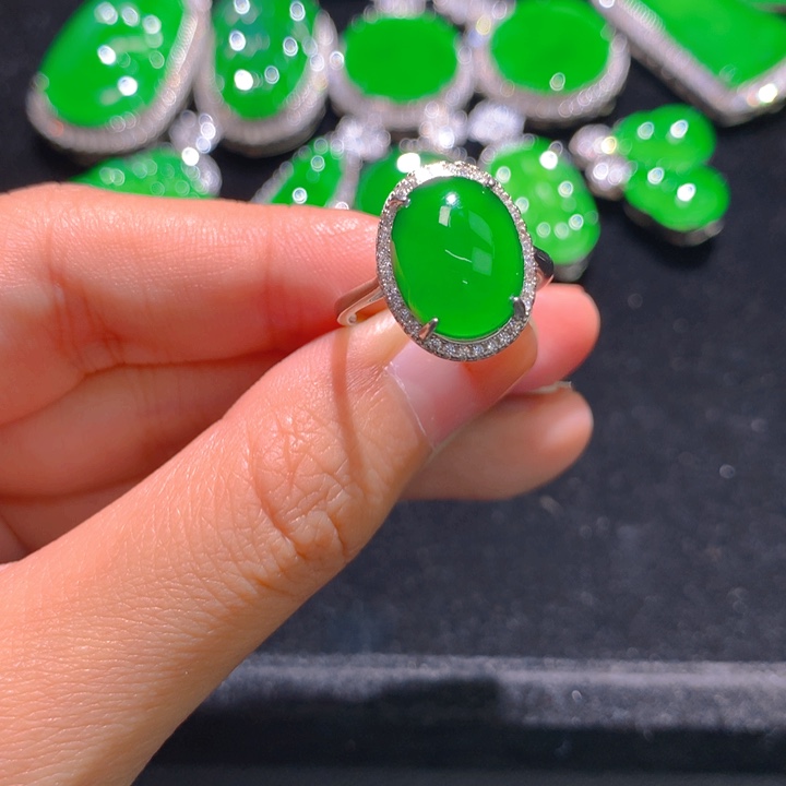 翡翠银S925镶嵌戒指一个