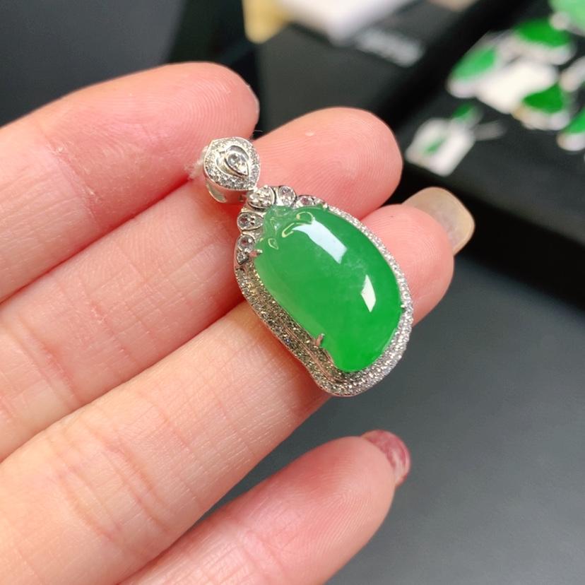 【闪购商品】翡翠吊坠(赠链)18K金镶嵌