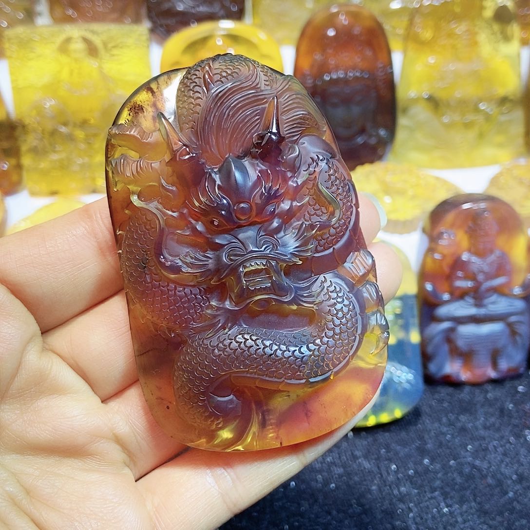 琥珀颈饰未镶嵌龙牌