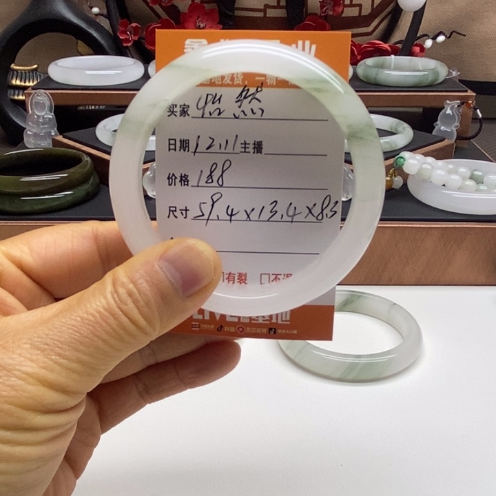 怡***然石英质玉未镶嵌手镯