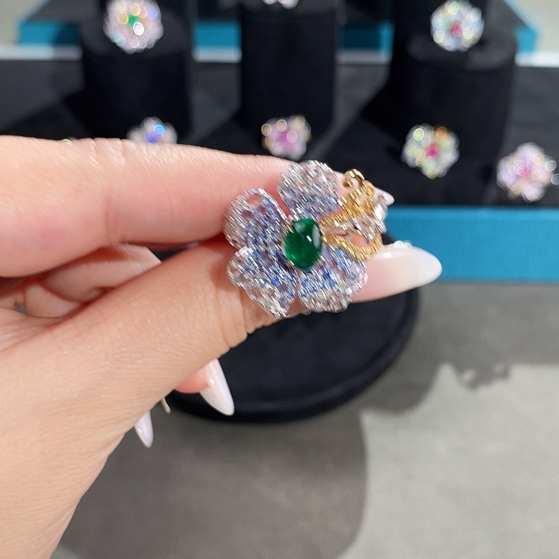 戒指18K金镶嵌祖母绿1.05ct