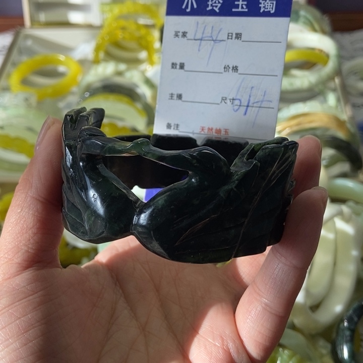 蛇纹石玉未镶嵌手镯
