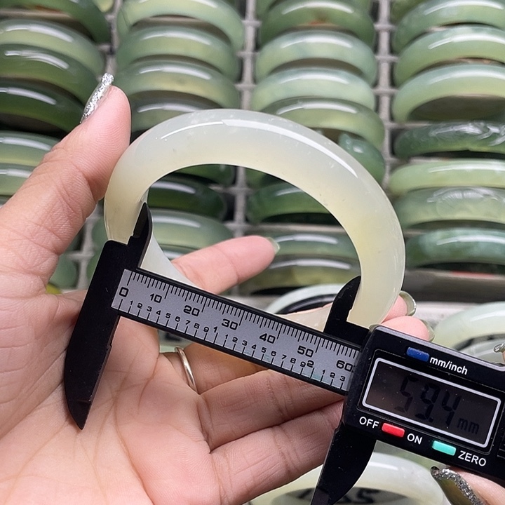 蛇纹石玉未镶嵌手镯278