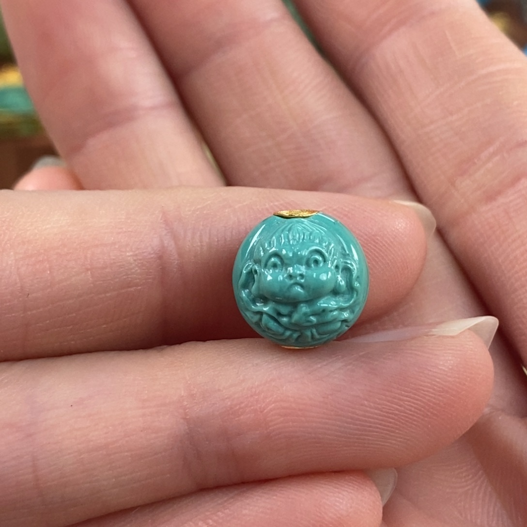 南红玛瑙未镶嵌。黄财神