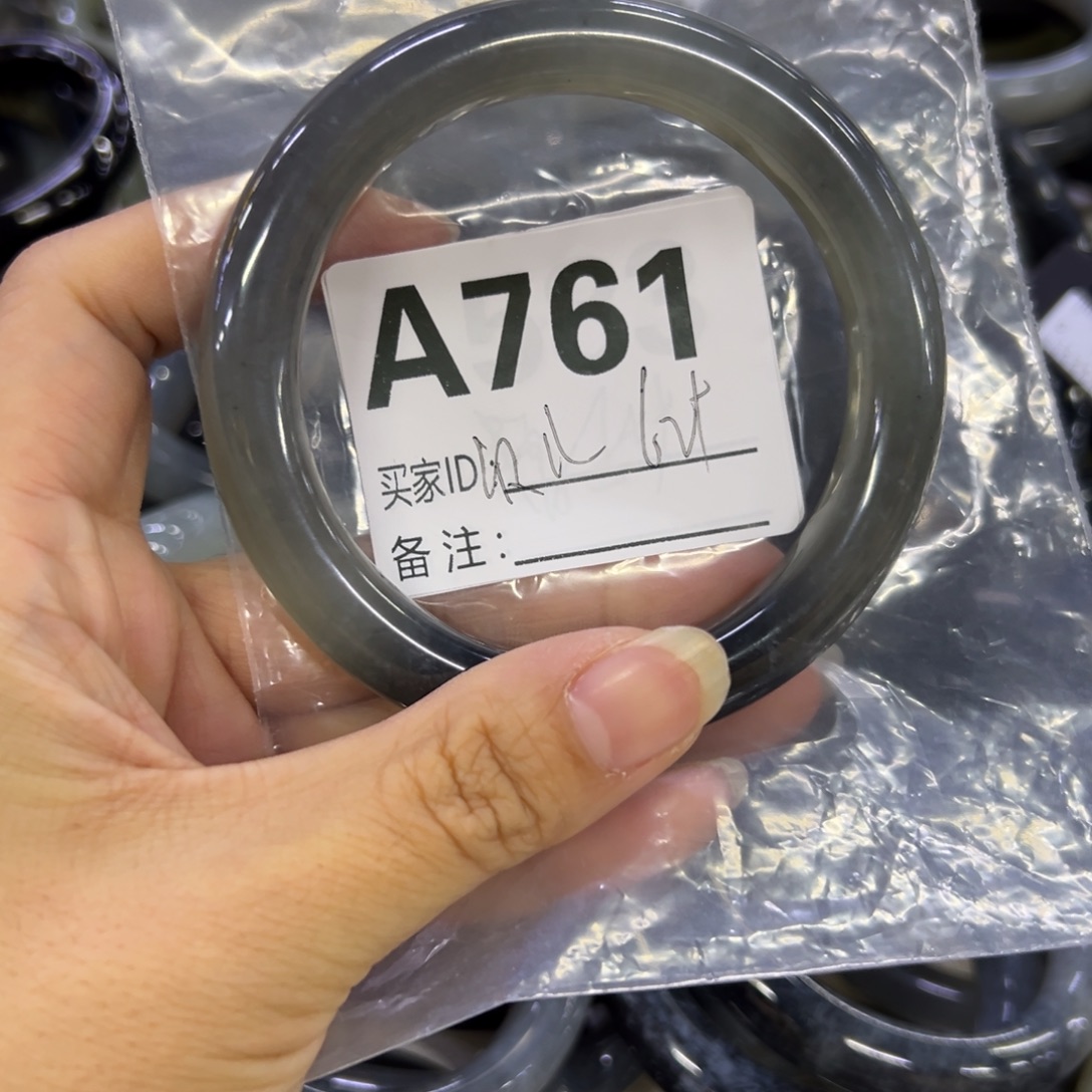 贝***儿蛇纹石玉未镶嵌手镯