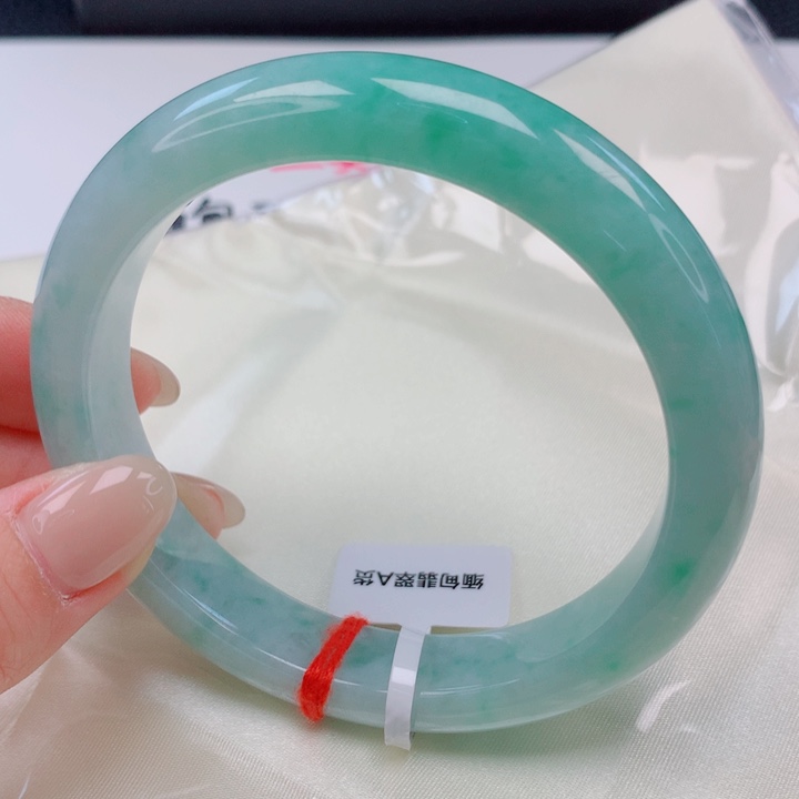 翡翠未镶嵌手镯65。66