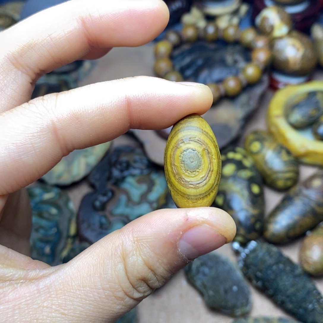 大叶紫檀（黑酸枝木类）温***?