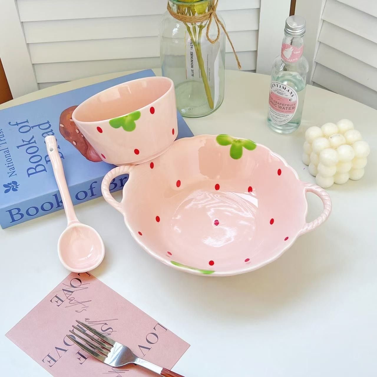 一人食四件套粉底草莓陶瓷餐具少女心釉下彩双耳碗米饭碗筷勺