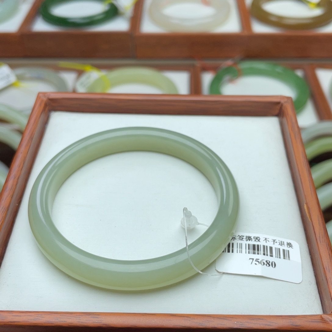 【闪购商品】和田玉手镯未镶嵌52.4