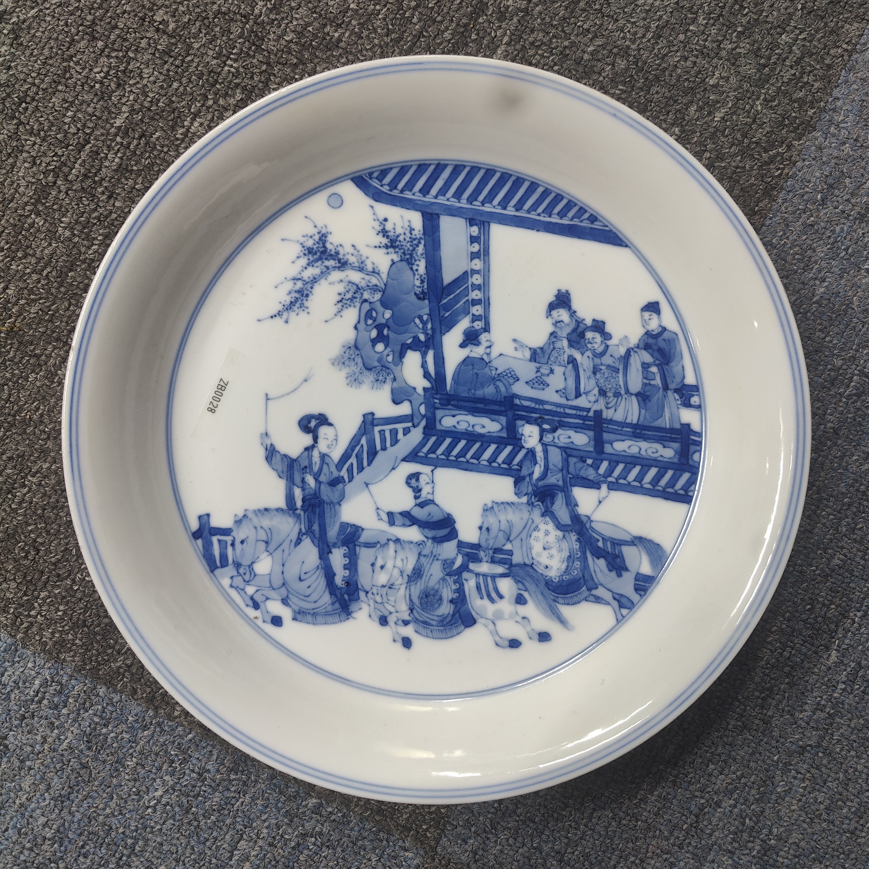 古陶瓷青花内绘人物折沿盘